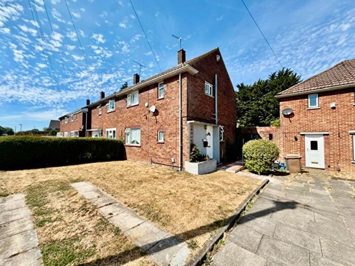 3 Bedroom Semi Detached House For Sale In Brays Road, Luton, LU2