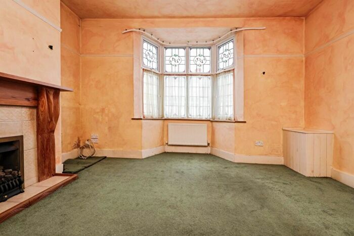 4 Bedroom Detached House For Sale In Sladefield Road, Birmingham, B8 - Photo 2