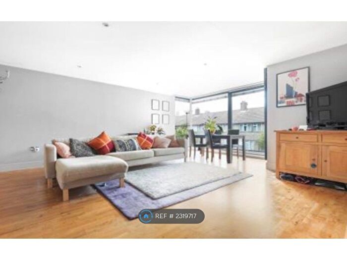 2 Bedroom Flat To Rent In Hillyard Street, London, SW9