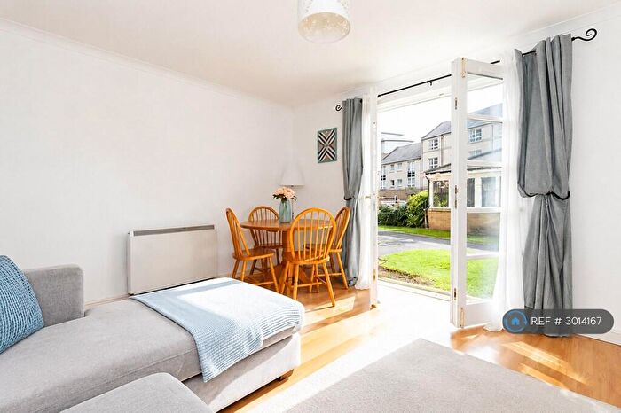 2 Bedroom Flat To Rent In Broughton Road, Edinburgh, EH7
