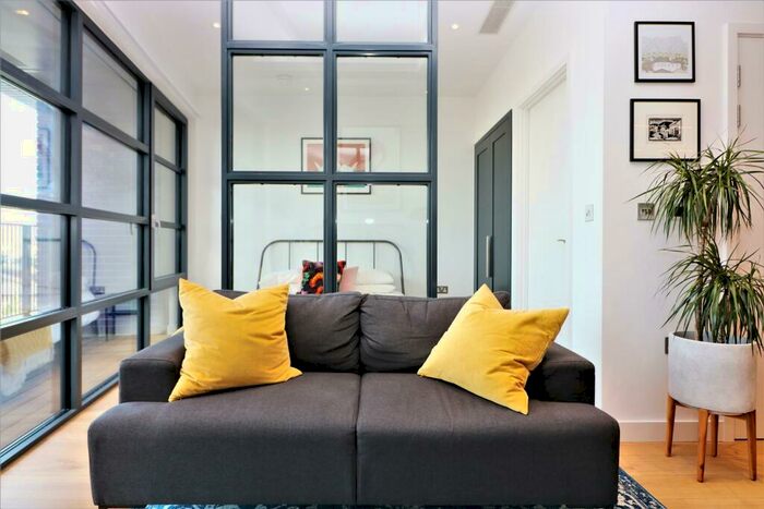 Studio To Rent In Bridgewater House, London City Island, E14