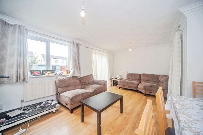 3 Bedroom Terraced House For Sale In Windbury Road, Southampton, Hampshire, SO16