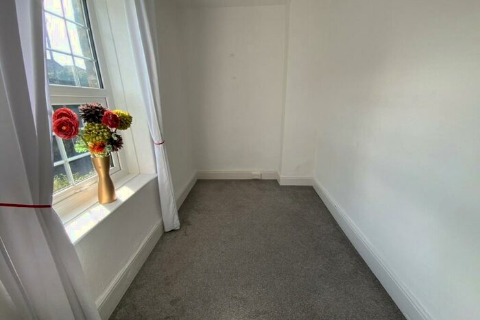 2 Bedroom Cottage For Sale In Furnace Lane, Sheffield, S13