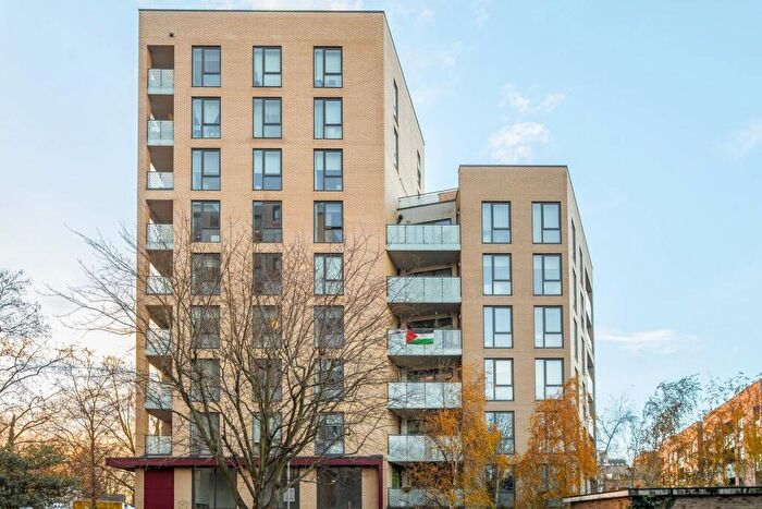 2 Bedroom Flat To Rent In New Cross Road, New Cross, London, SE14