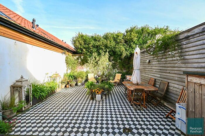 3 Bedroom House To Rent In The Droveway, Hove, BN3