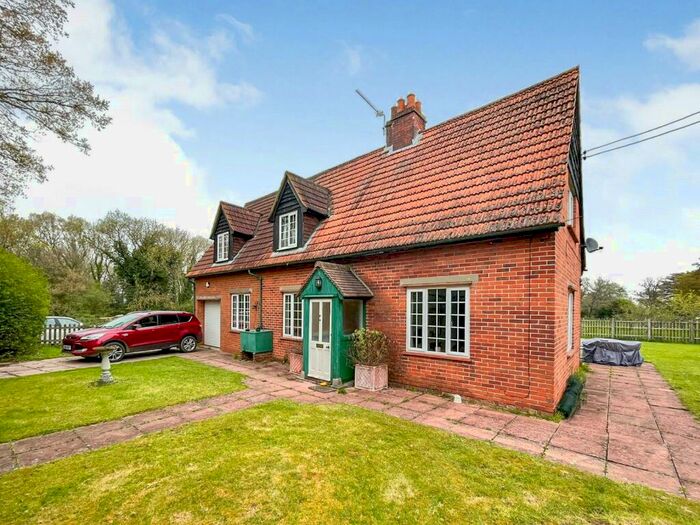 2 Bedroom Detached House To Rent In Reading Road, Burghfield Common, Reading, Berkshire, RG7
