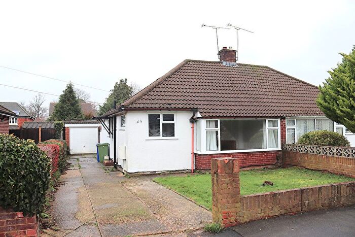 3 Bedroom Bungalow For Sale In Chiltern Avenue, Farnborough, GU14