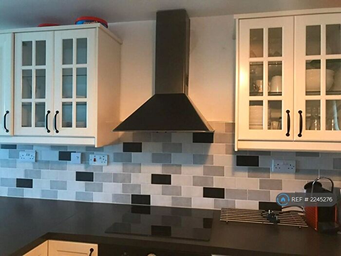 2 Bedroom Flat To Rent In High Court, Matlock, DE4