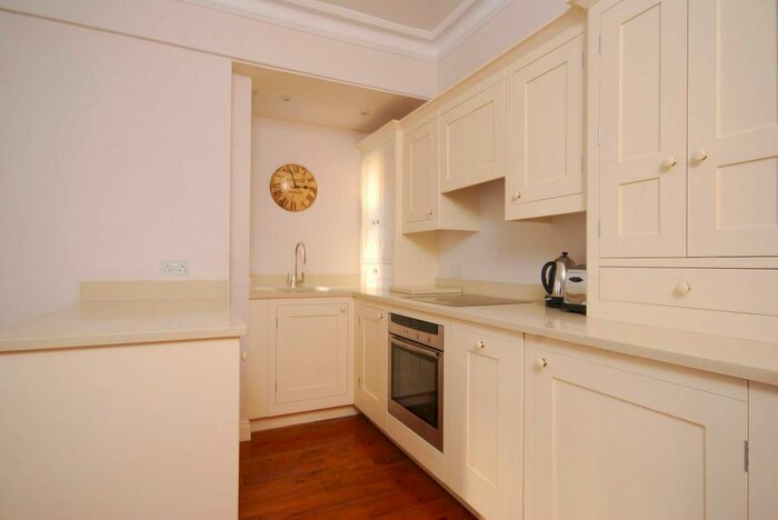 1 Bedroom Flat To Rent In Hallam Street, Marylebone, London, W1W
