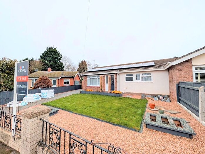 2 Bedroom Semi Detached Bungalow For Sale In Staines Way, Louth, LN11