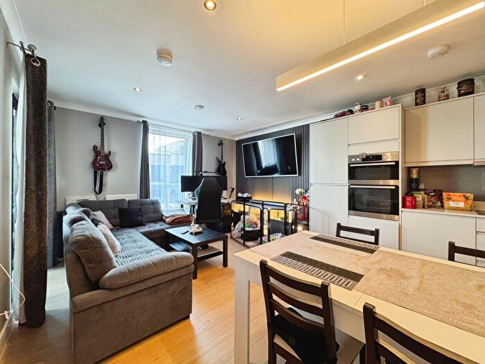 1 Bedroom Flat For Sale In Edgware Road, London, NW9
