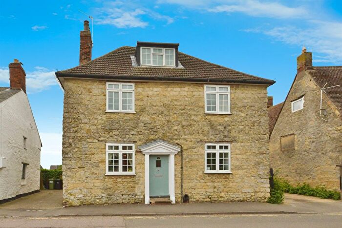 6 Bedroom Detached House For Sale In High Street, Hanslope, Milton Keynes, MK19