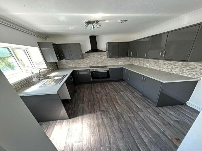 4 Bedroom House To Rent In Commercial Road, Pontardawe, Swansea, SA8