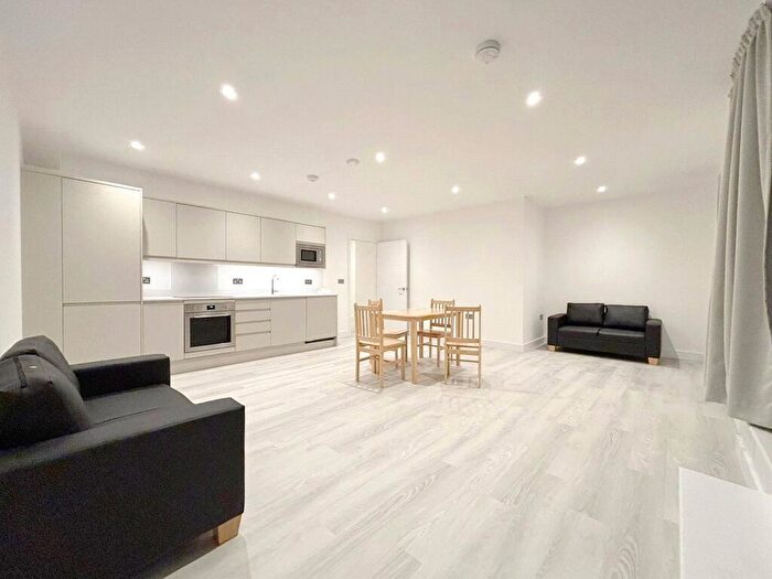 2 Bedroom Flat To Rent In Farnborough Road, Farnborough, Surrey, GU14