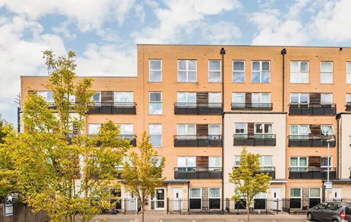 2 Bedroom Flat To Rent In Lanadron Close, Isleworth, London, TW7