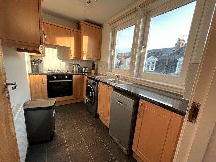 2 Bedroom Flat To Rent In Craigton Court, Aberdeen, AB15
