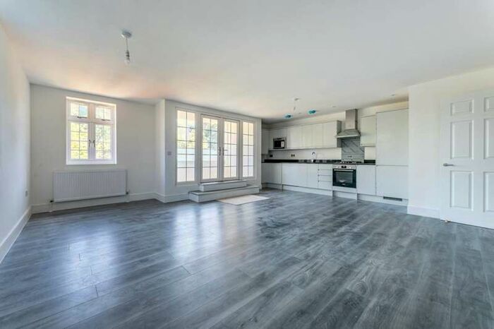 2 Bedroom Flat To Rent In Ark Apartments, South Croydon, CR2