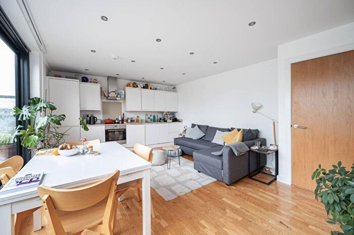 2 Bedroom Flat For Sale In Hackney Road, Columbia Road, London, E2