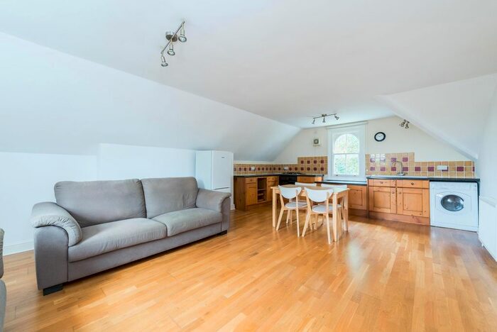 2 Bedroom Flat To Rent In Cliff Terrace, London, Greater London, SE8