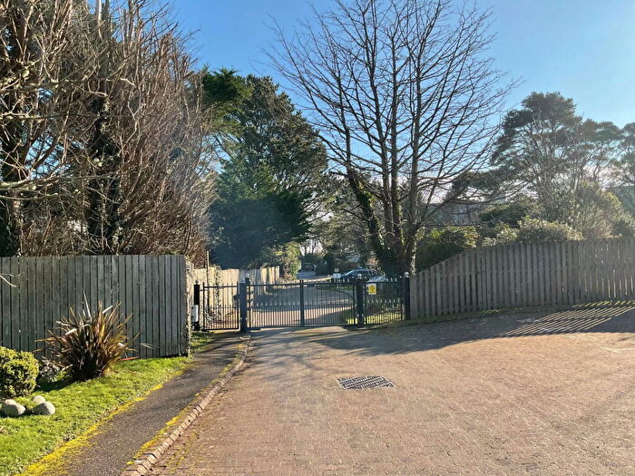 2 Bedroom Flat For Sale In Sea Road, Carlyon Bay, PL25