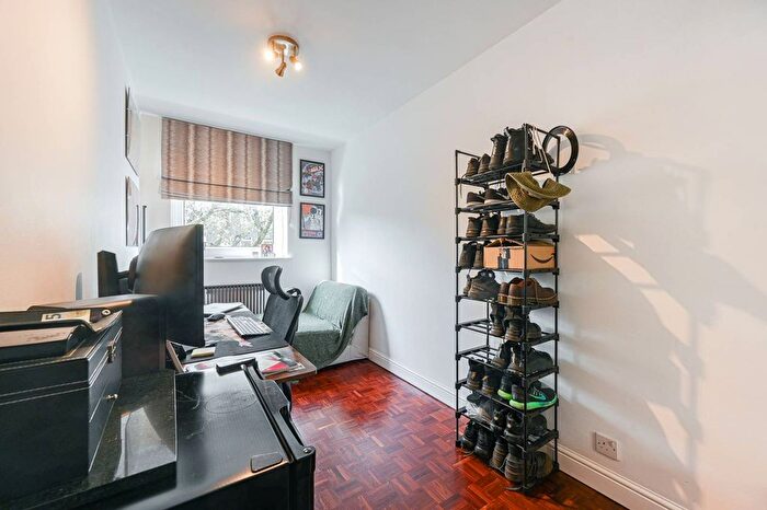 2 Bedroom Flat For Sale In Allison Close, Greenwich, London, SE10