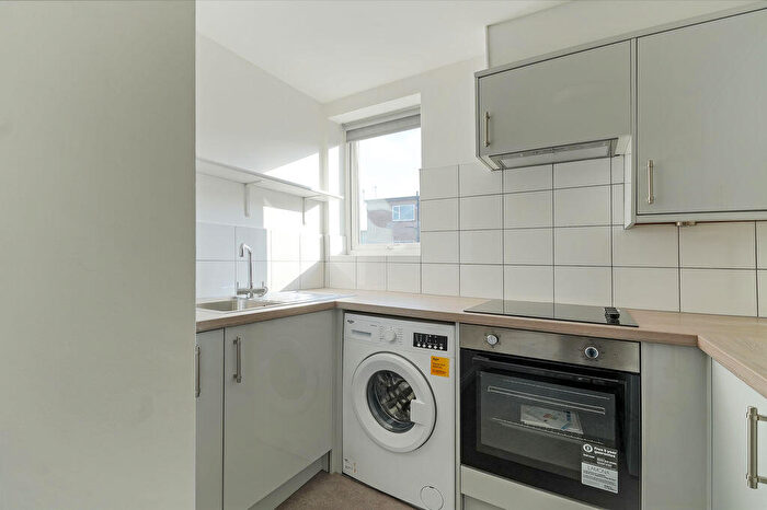 2 Bedroom Apartment To Rent In Worrall Road, Sheffield, S6