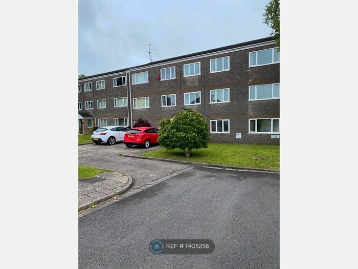 2 Bedroom Flat To Rent In Wentloog Close, Cardiff, CF3