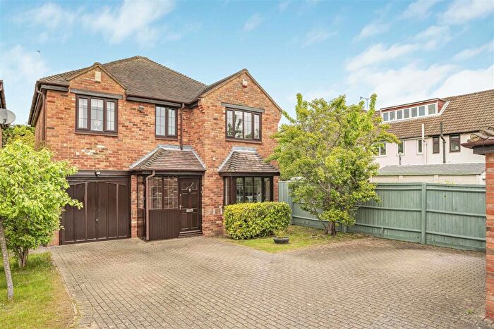 4 Bedroom Detached House For Sale In Rutland Gate, Maidenhead, SL6