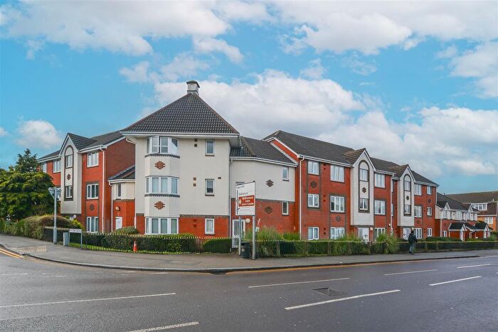 1 Bedroom Flat For Sale In Melford Place, Ongar Road, Brentwood, CM15