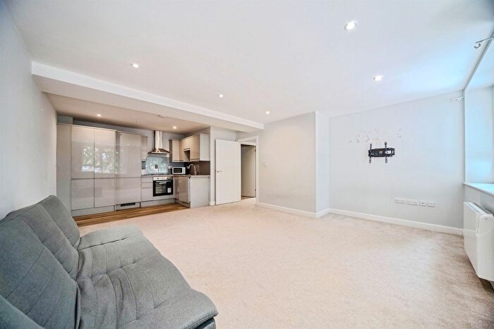 1 Bedroom Flat For Sale In Queensway, Bletchley, Milton Keynes, MK2