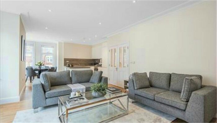3 Bedroom Flat To Rent In Hamlet Gardens, London, W6