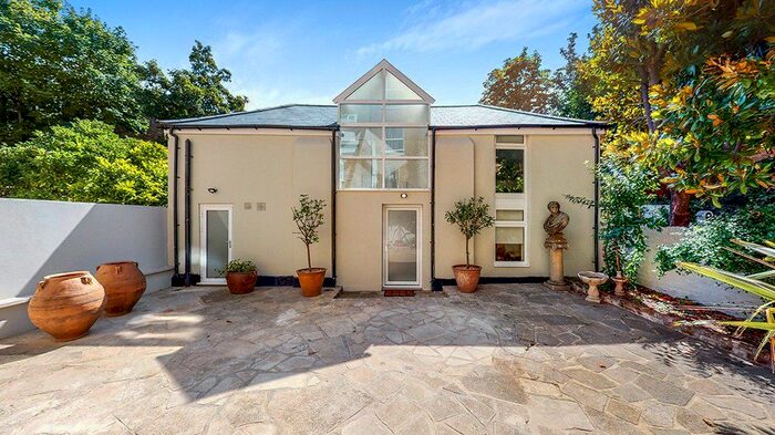 2 Bedroom Flat To Rent In Warwick Gardens, Kensington, London, W14