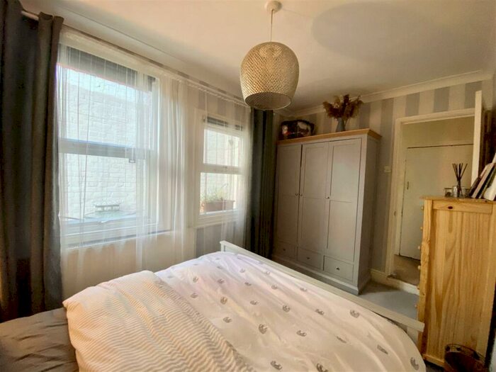 1 Bedroom Flat To Rent In Strode Road, Clevedon, BS21