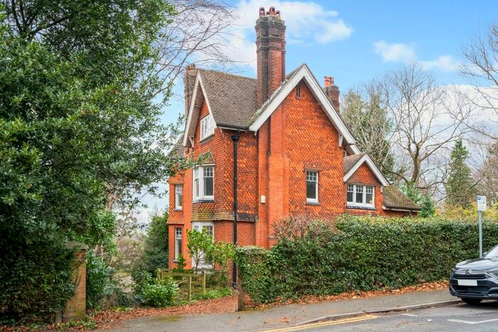 3 Bedroom Flat To Rent In Mount Harry Road, Sevenoaks, TN13