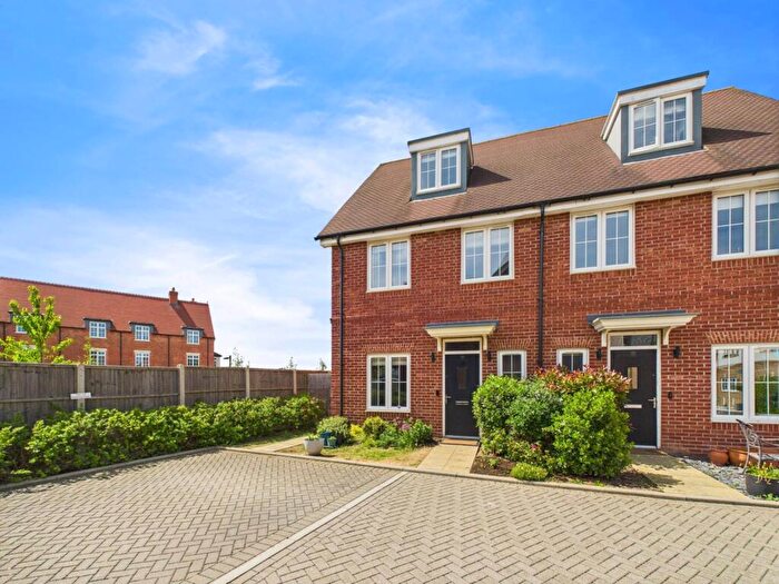 5 Bedroom Semi-Detached House For Sale In Westland Close, Haddenham, HP17