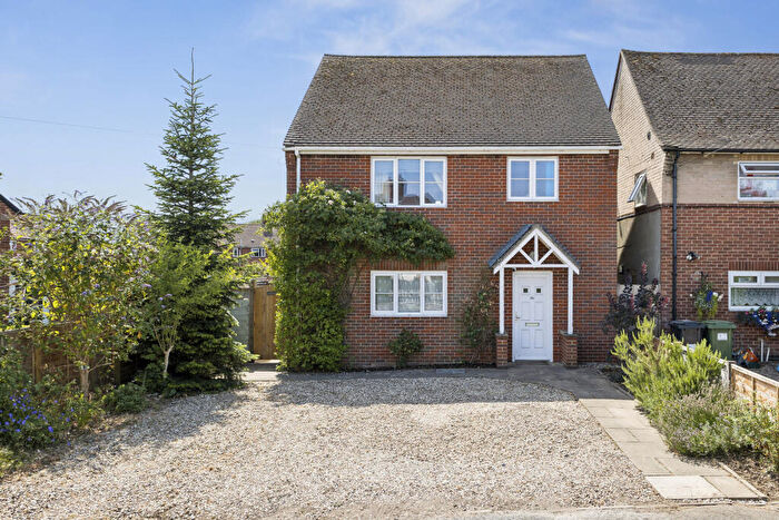 4 Bedroom Detached House For Sale In Craven Way, Kintbury, Hungerford, West Berkshire, RG17