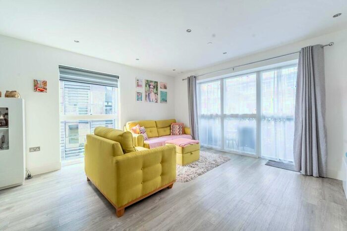 2 Bedroom Flat For Sale In Lyon Road, Harrow On The Hill, Harrow, HA1