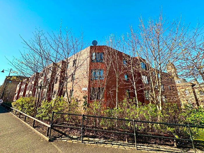 2 Bedroom Flat To Rent In New City Rd, Cowcaddens, Glasgow, G4