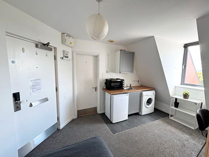 1 Bedroom Studio To Rent In Flat D, - Clarendon Road, LS2