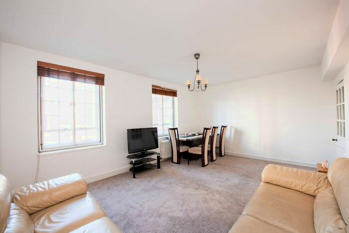 2 Bedroom Flat To Rent In Chelsea Manor Street, Chelsea, London, SW3