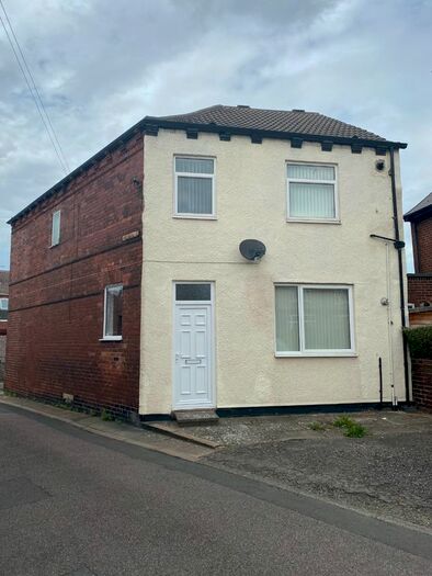 2 Bedroom Flat To Rent In Smawthorne Lane, Castleford, West Yorkshire, WF10