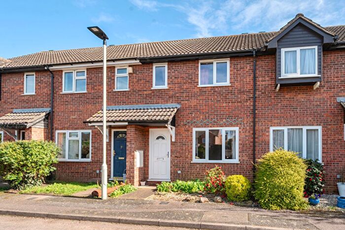 3 Bedroom Terraced House For Sale In Fontwell Close, Bedford, MK40