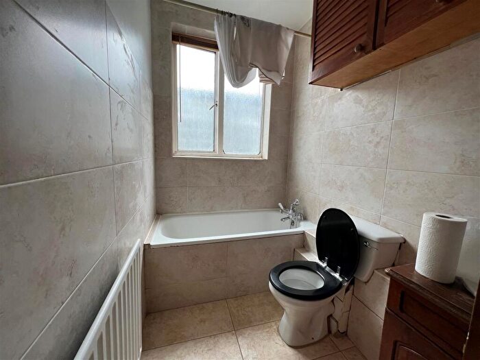 2 Bedroom Apartment To Rent In Park Mansions, Vivian Avenue, Hendon, London, NW4