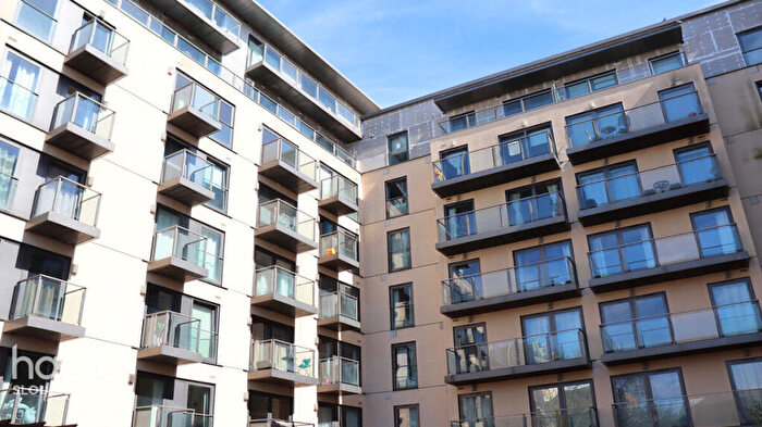 2 Bedroom Apartment To Rent In High Street, Slough, SL1