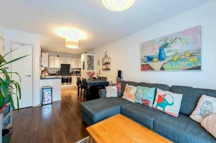 2 Bedroom Flat To Rent In Whitestone Way, Croydon, CR0