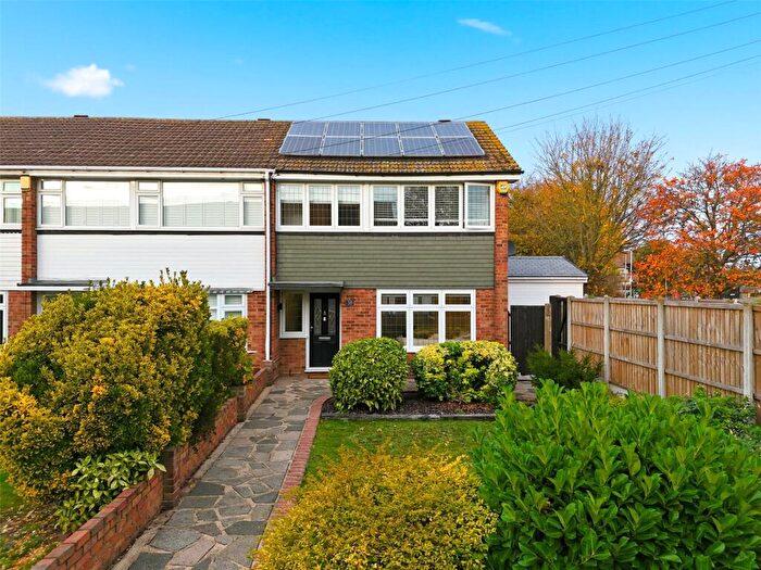 3 Bedroom Semi Detached House For Sale In Hawkinge Way, Hornchurch, RM12