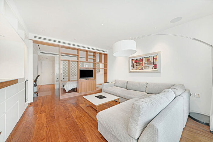 Flat To Rent In Moor Lane, Coleman Street, EC2Y