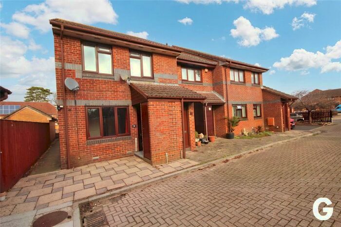 1 Bedroom Apartment To Rent In Waterloo Way, Ringwood, Hampshire, BH24