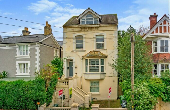 1 Bedroom Flat To Rent In Grovehill Road, Redhill, RH1