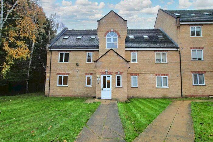 2 Bedroom Ground Flat To Rent In Kirkland Drive, Enfield, EN2